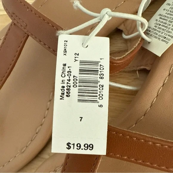 Old Navy Faux-Leather T-Strap Sandals Size 7 Women's Tan With Brown Strap NWT - Picture 4 of 6